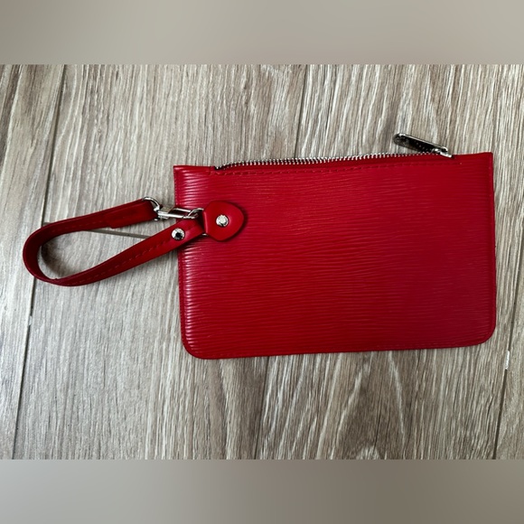 FAUX NWOT CLUTCH W STRAP - I ACCEPT ALL REASONABLE OFFERS - BEAUTIFUL - FAUX - Picture 3 of 6